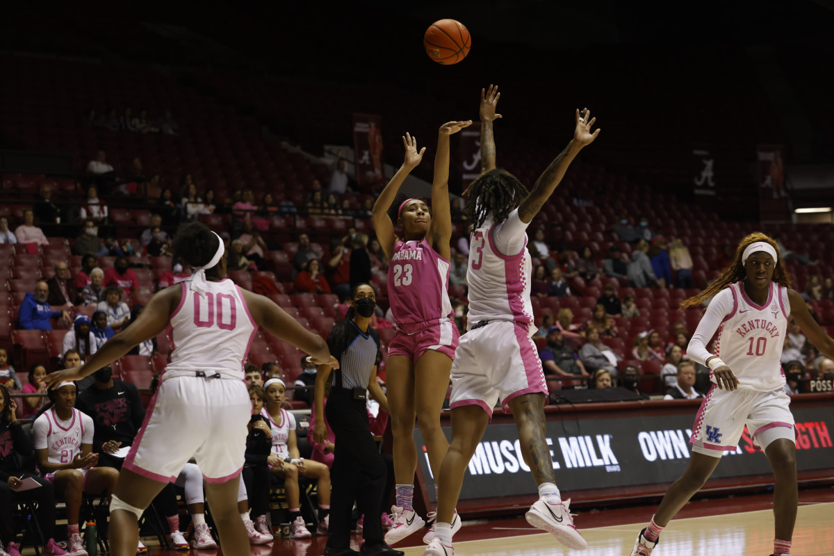 021322_WBB_DavisBr_Kentucky_JH1319
